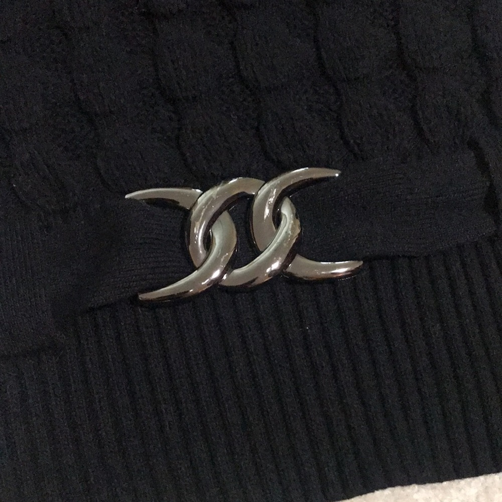 sweater - Picture 2 of 4